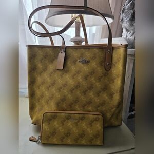 NWT COACH Yellow Gold Signature Reversible Tote & Matching Wallet See pictures